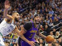 星空体育-爵士队客场逆袭，赢得关键胜利