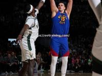 星空体育-雄鹿队击败掘金，保持不败记录