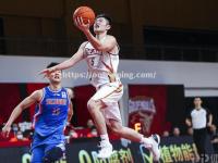 星空体育-湖南队战胜浙江男篮，稳坐积分榜第一位置