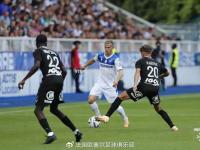 星空体育-昂热中场创造机会不足，进攻乏力难以破门