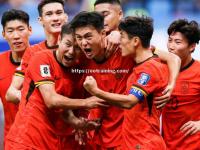 星空体育-足球职业联赛中一场关键战役上演，球队实力悬殊