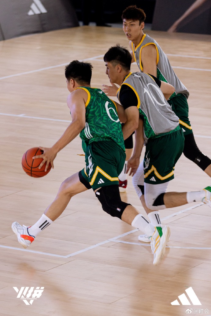 激烈角逐!球员们为胜利而拼搏 激烈角逐!球员们为胜利而拼搏