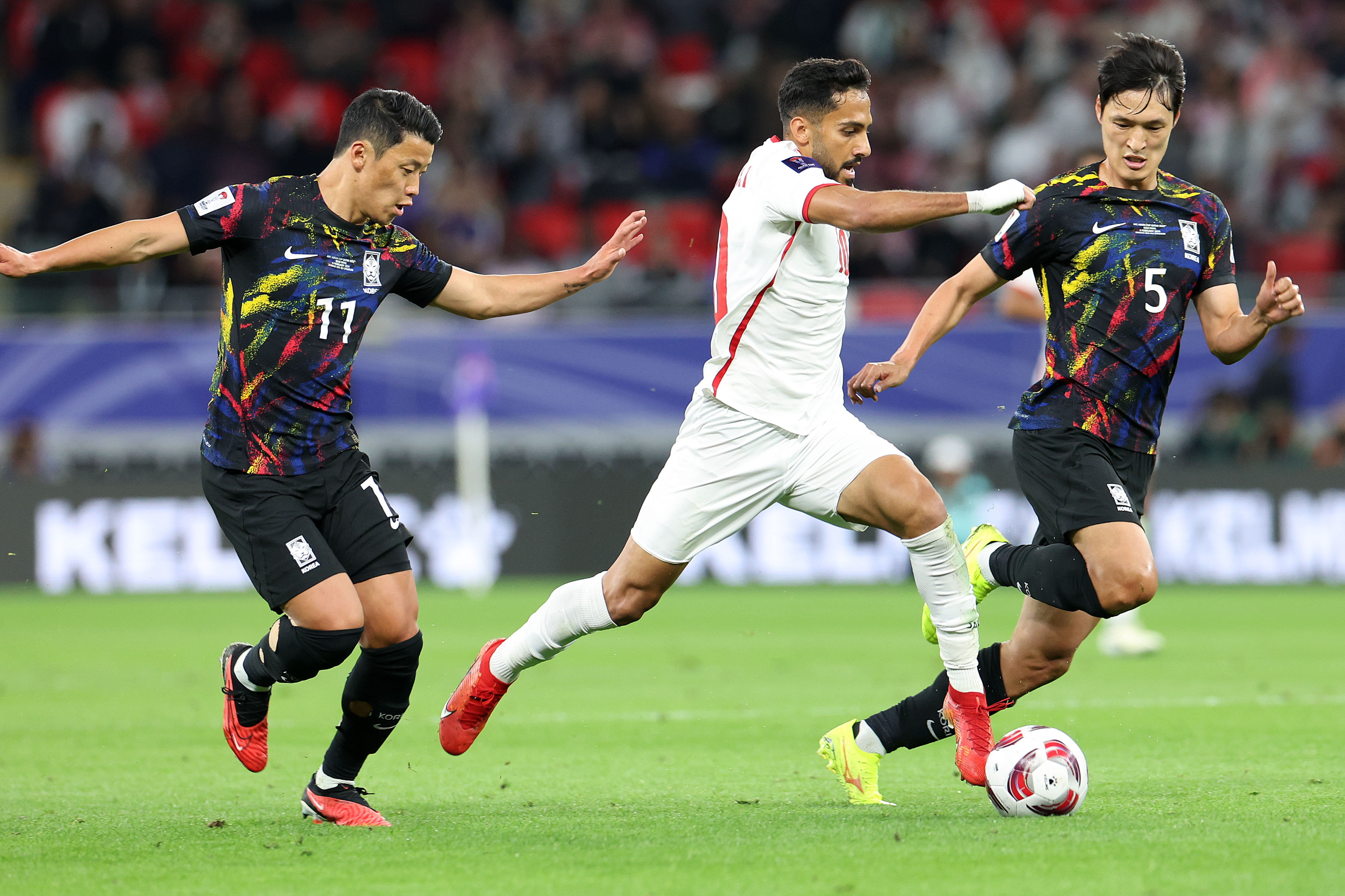 亚洲杯半决赛将上演激烈较量