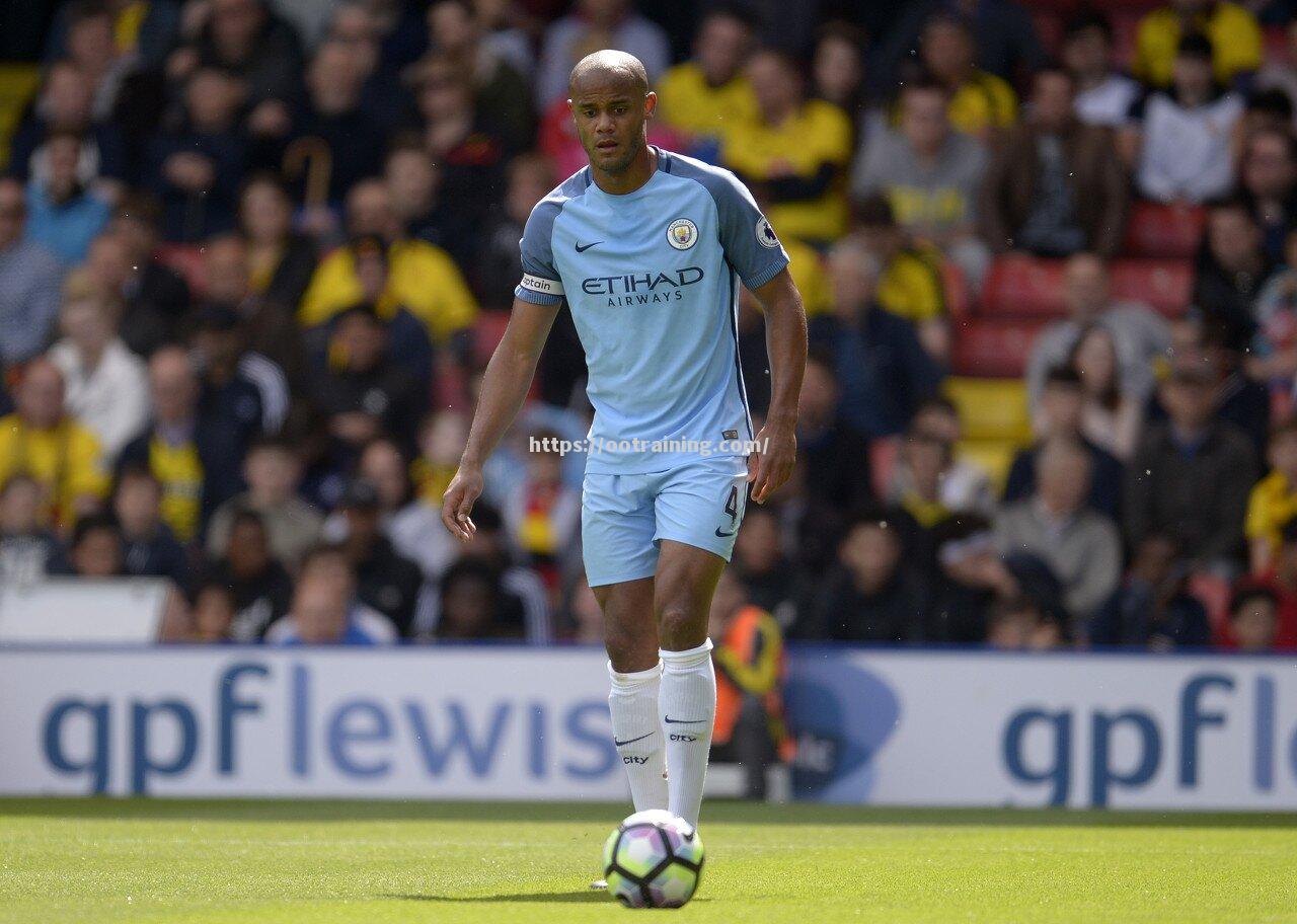 孔帕尼重返球场，曼城球迷热烈欢迎