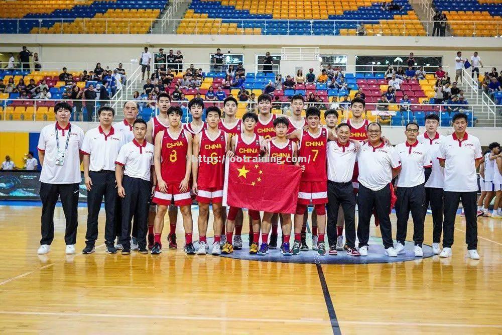 菲律宾队奋勇拼搏，积极向上