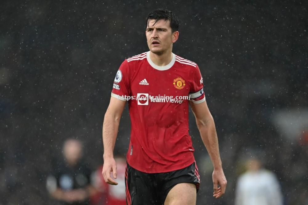 利兹联门将眼神如炬，多次完成关键扑救