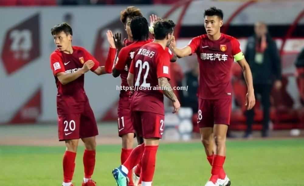 湖南对阵广州,双方火力全开展开对决 湖南对阵广州,双方火力全开展开对决