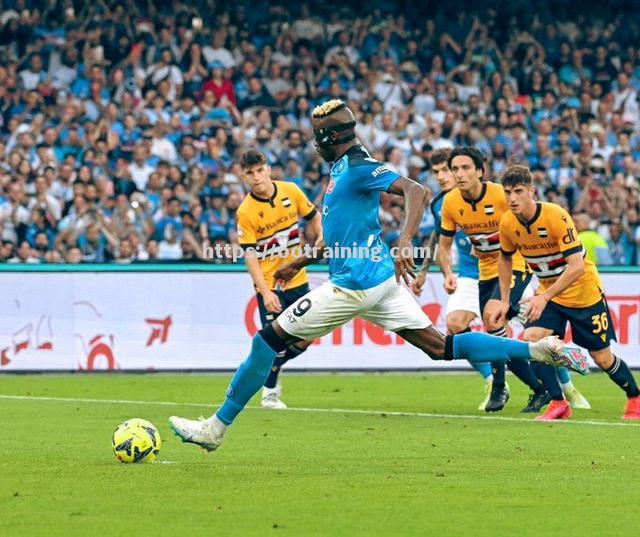 那不勒斯前锋破门得分，为球队锁定胜局