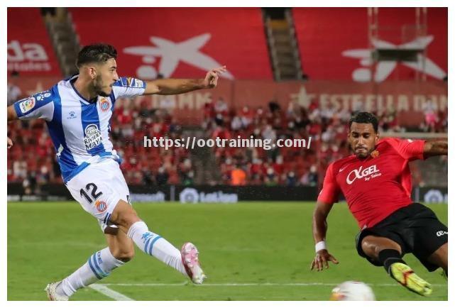 那不勒斯前锋破门得分，为球队锁定胜局