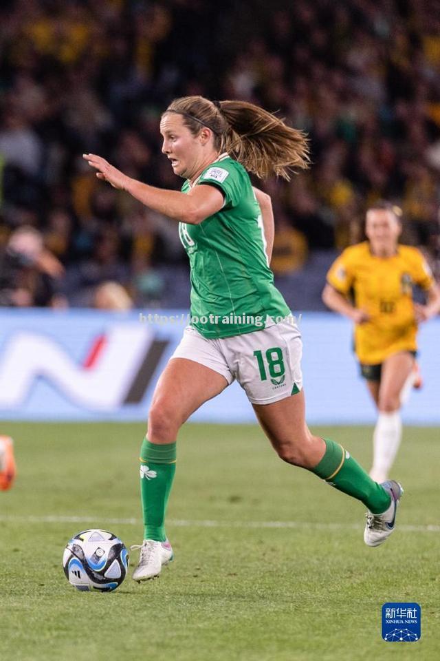 梦幻表现!女球员在比赛中一展风采夺冠 梦幻表现!女球员在比赛中一展风采夺冠