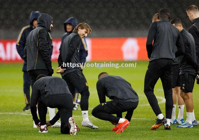 赛前训练场面曝光，球员全力备战