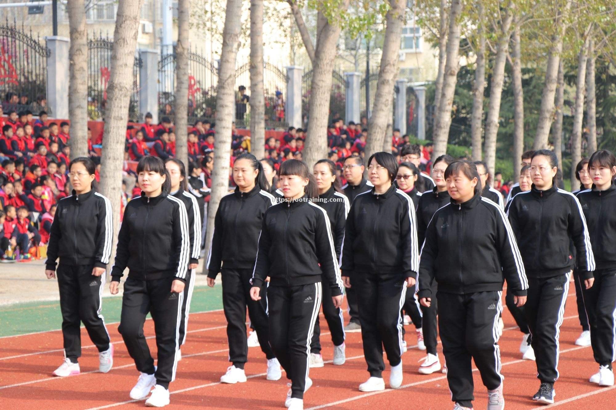 运动场上英雄辈出,场面壮观动人 运动场上英雄辈出,场面壮观动人