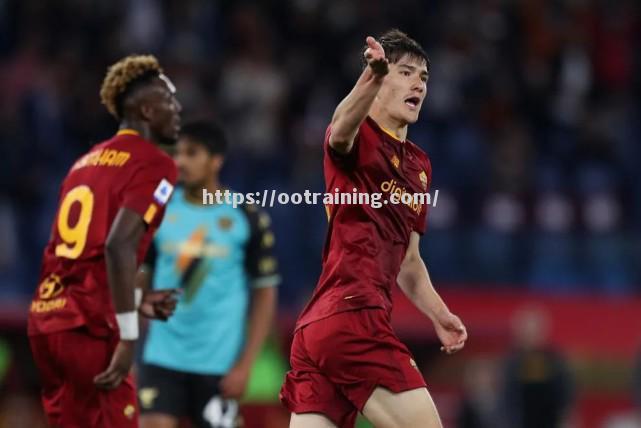 乌兹别克斯坦锋线疯狂进攻，欧联盃决赛令人热血沸腾