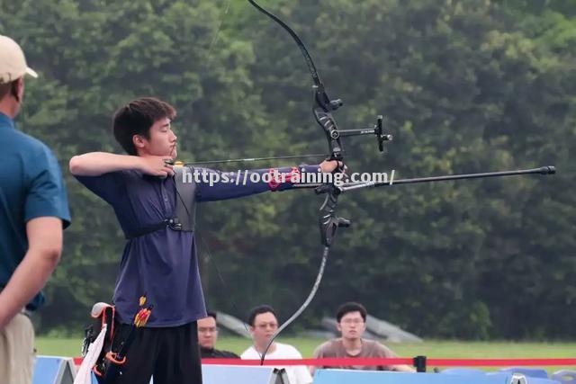 法国射箭选手夺下金牌，获得国家荣誉