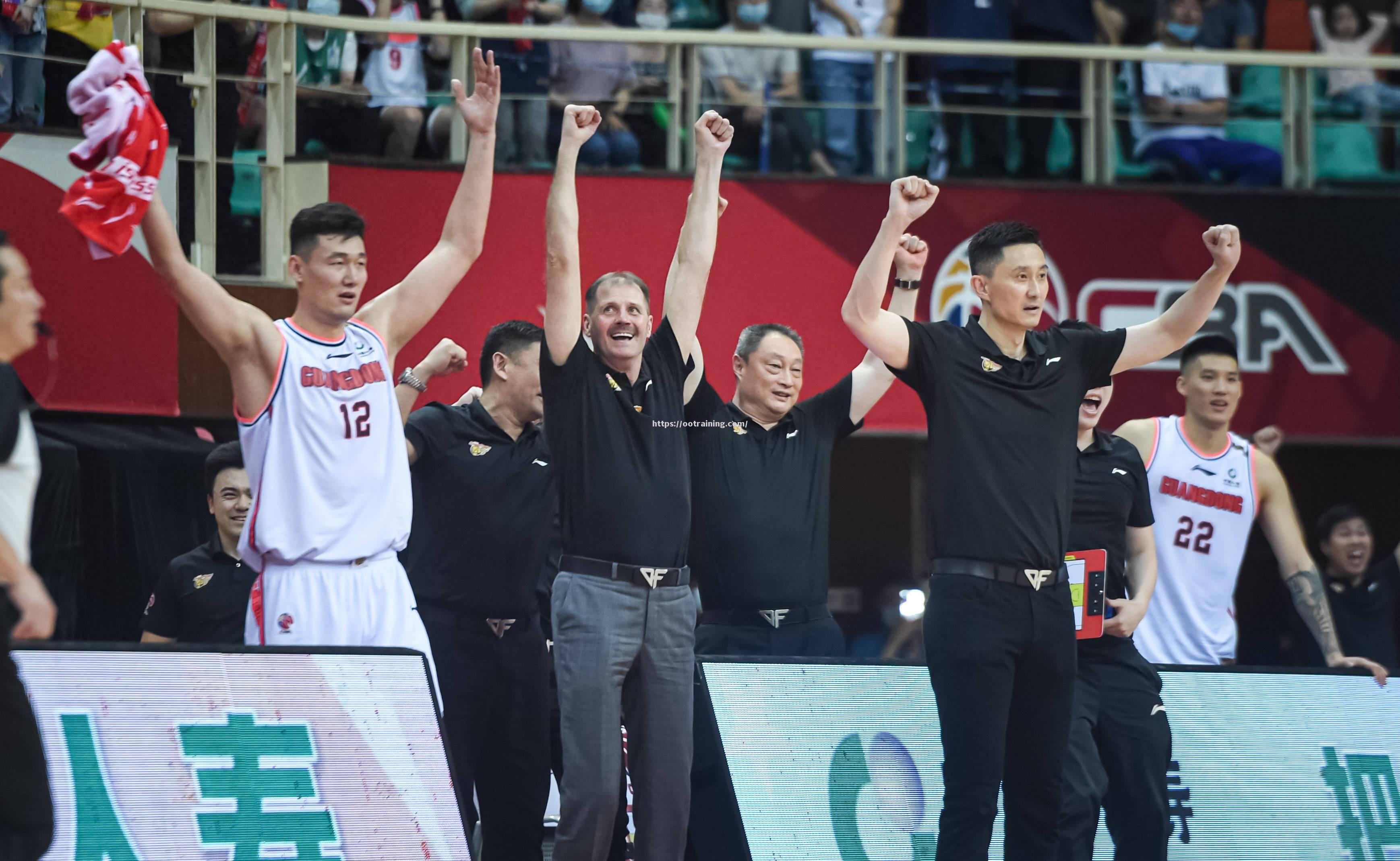 关键比赛胜利！球队晋级夺冠，实力引人瞩目！