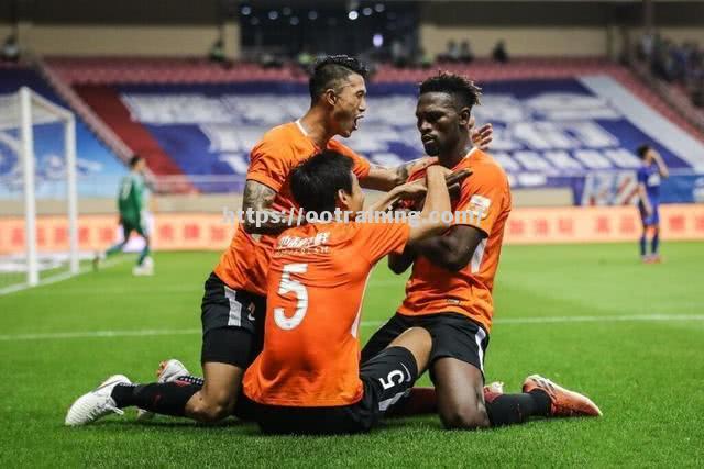 申花前锋发挥低迷，球队遭遇连败