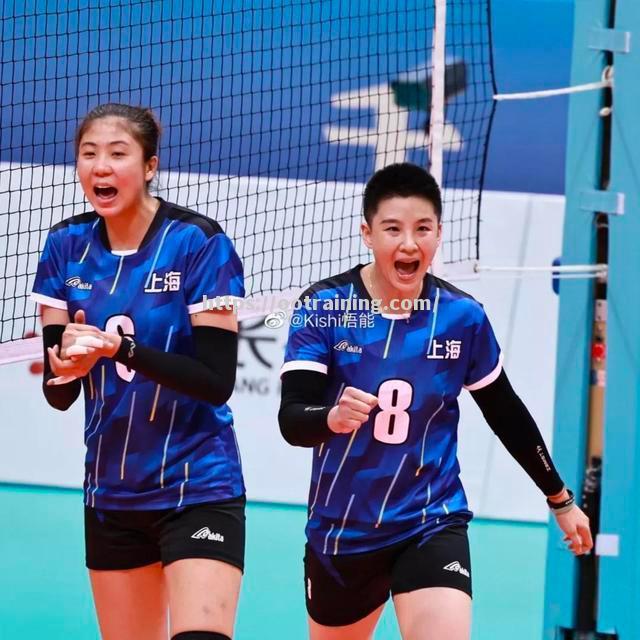 球队新秀活力四射，携手老将共同向前冲