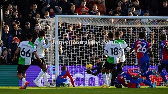 瓦伦西亚后卫蓬特离队后,球队防线暴露问题 瓦伦西亚后卫蓬特离队后,球队防线暴露问题