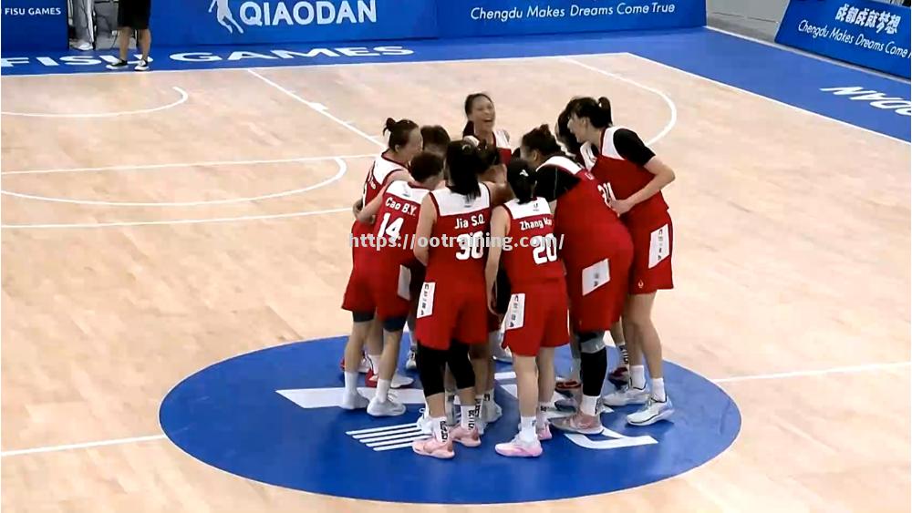 天津女篮与四川队对决，备战启动