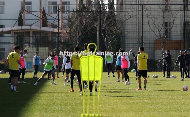 河南建业全力以赴,迅速提升比赛实力积极备战 河南建业全力以赴,迅速提升比赛实力积极备战