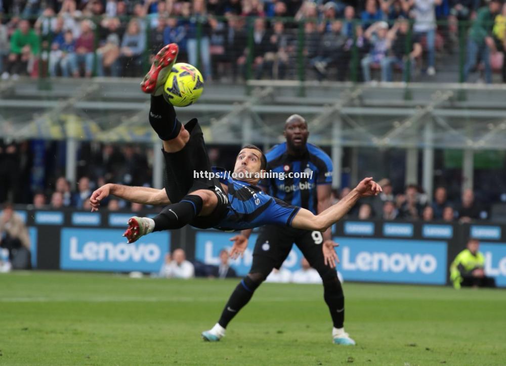 帕尔马止连败，克拉多雷远射破门