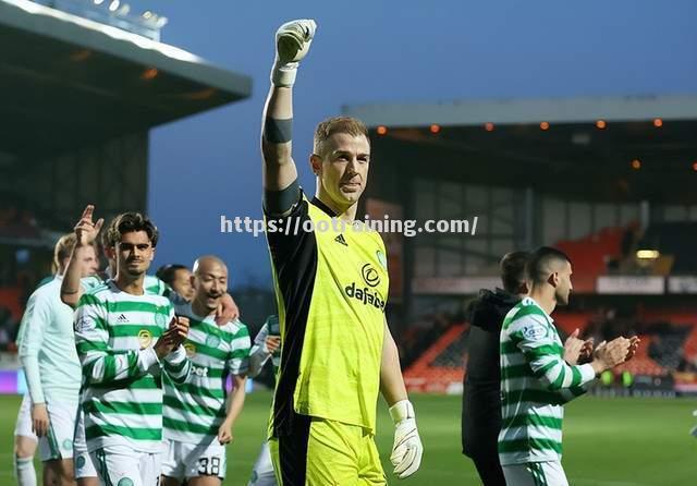 曼城门将表现神勇,力保球门不失 曼城门将表现神勇,力保球门不失