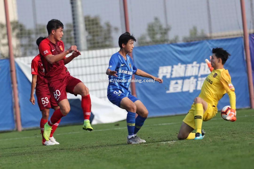 华夏幸福客场逼平上港，扎哈维建功