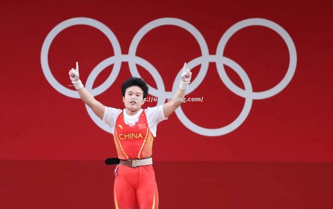 俄罗斯举重选手表现强劲，多次霸占颁奖台