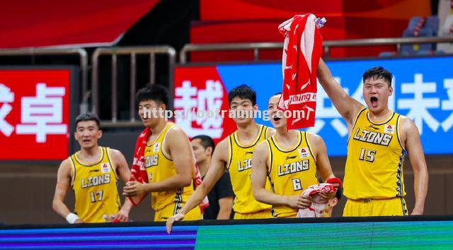 广厦男篮全员发威，势不可挡地向前冲击