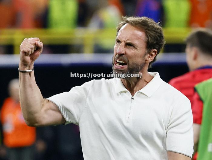 英格兰夺冠希望渺茫携手向前走