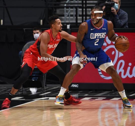 西部半决赛再度激战:太阳领先快船一步 西部半决赛再度激战:太阳领先快船一步