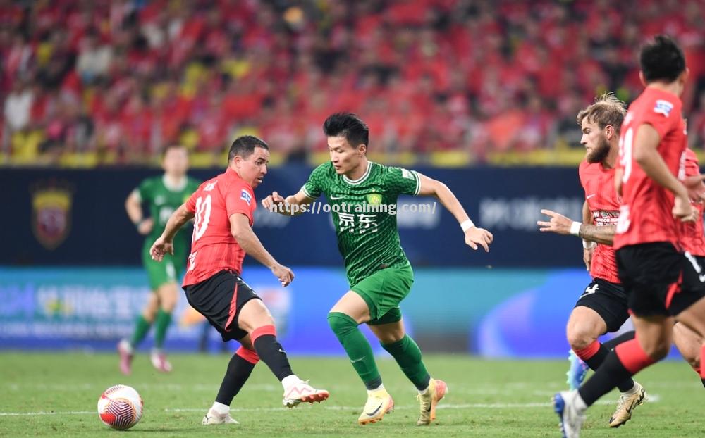 国安客场憾胜富力，暂继续领跑积分榜