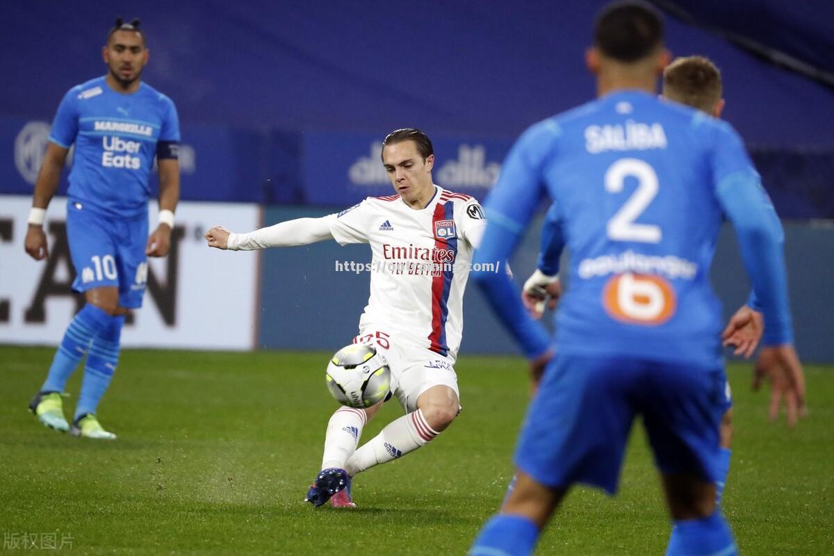 马赛队球员意外受伤，备战面临挑战