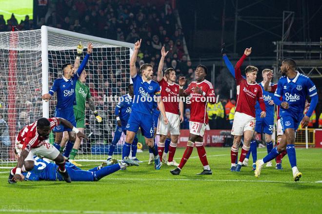 切尔西客场失利，埃弗顿爆冷获胜