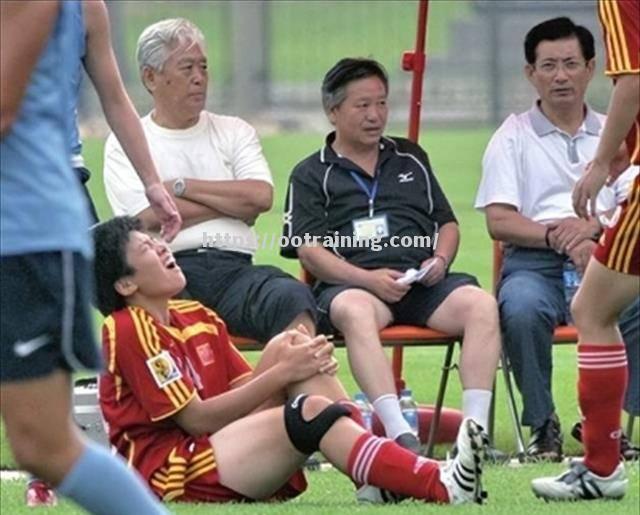 足球比赛中女性选手斩获优异成绩