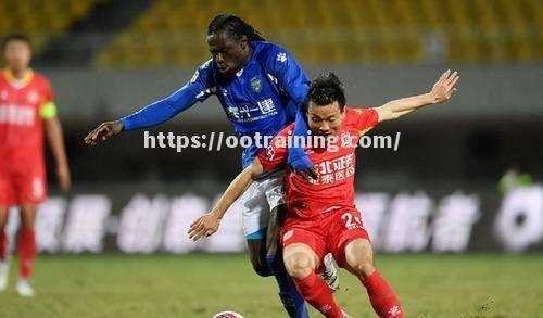 众将场上欢庆,球队团结势如破竹 众将场上欢庆,球队团结势如破竹