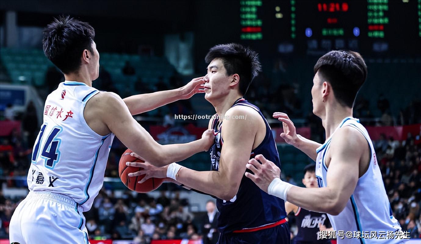 球迷热议中国篮球职业联赛的最新赛况