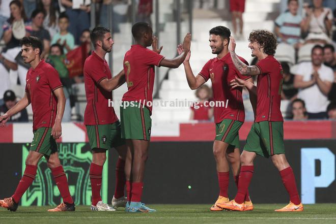 欧预赛赛程调整，球迷翘首期待决赛结果