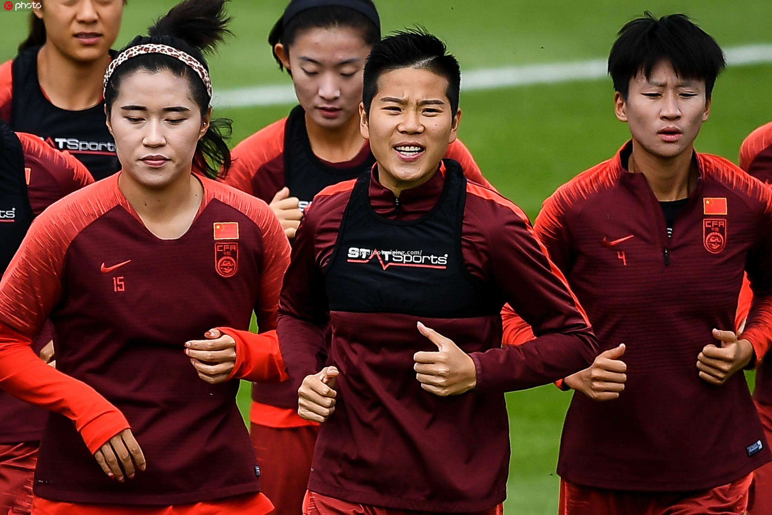 战至最后:国际比赛中中国球队斗志昂扬 战至最后:国际比赛中中国球队斗志昂扬