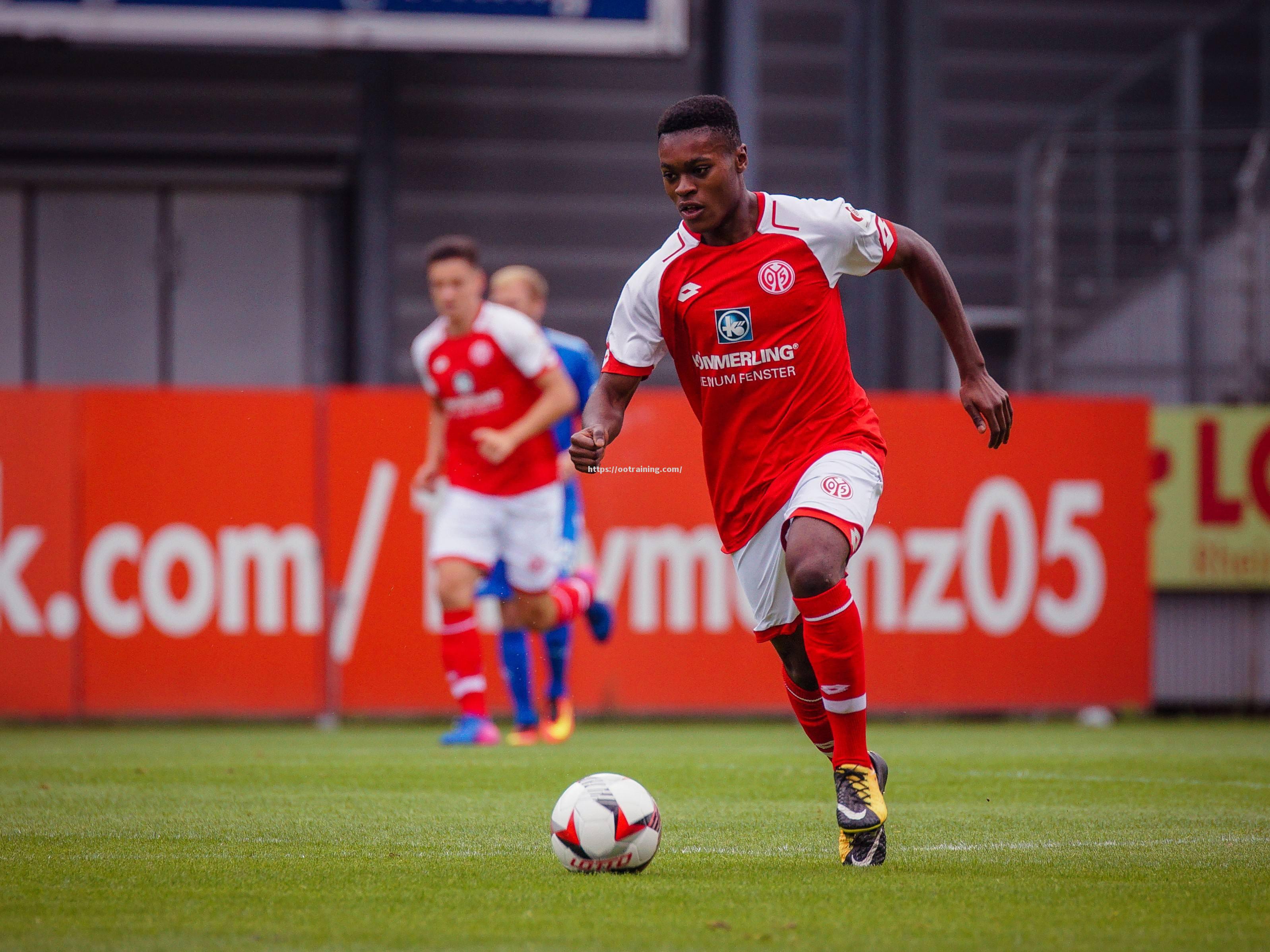 法兰克福逆转战胜对手，保持上升势头