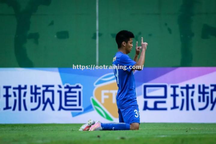 富力前锋双响,助球队力擒泰达,保持连胜 富力前锋双响,助球队力擒泰达,保持连胜