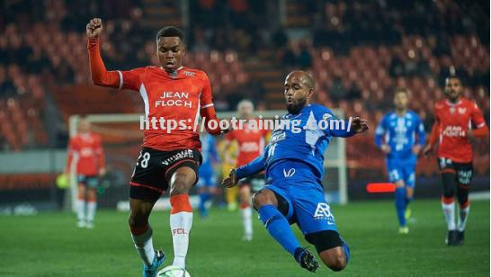 卡昂客场逼平甘冈，客队防线稳固