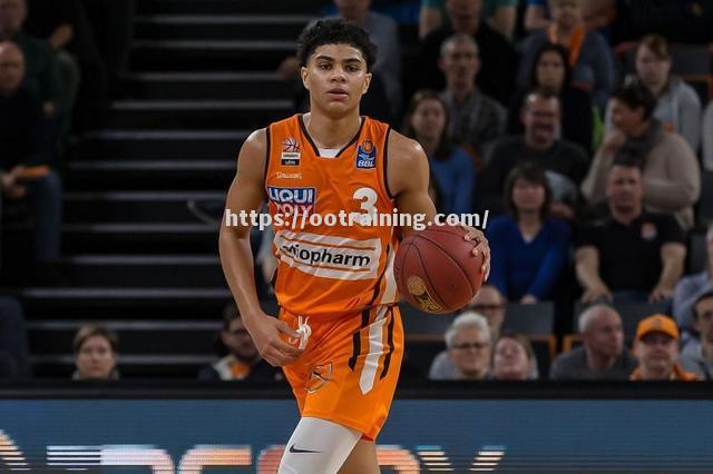 韩国首尔篮球联赛火热进行,新秀崭露头角 韩国首尔篮球联赛火热进行,新秀崭露头角