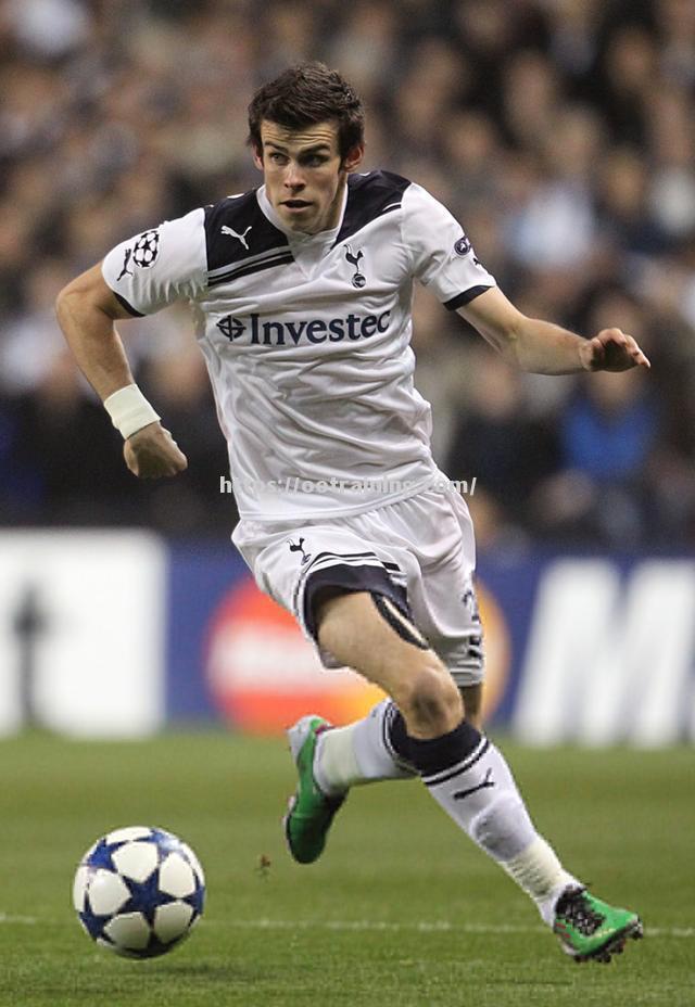 热刺后卫坚不可摧，稳守端倪