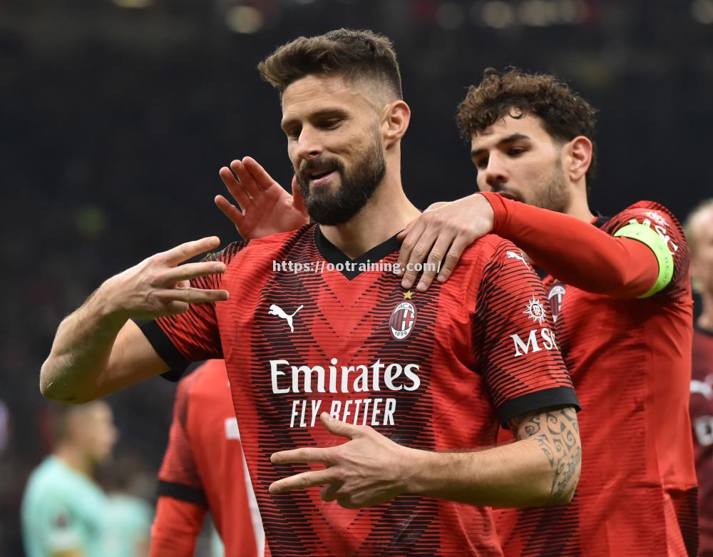 曼联主场战平AC米兰，晋级欧罗巴联赛八强